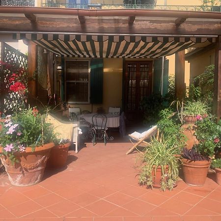 ルッカLa Terrazza Da Ernestinaアパートメント エクステリア 写真
