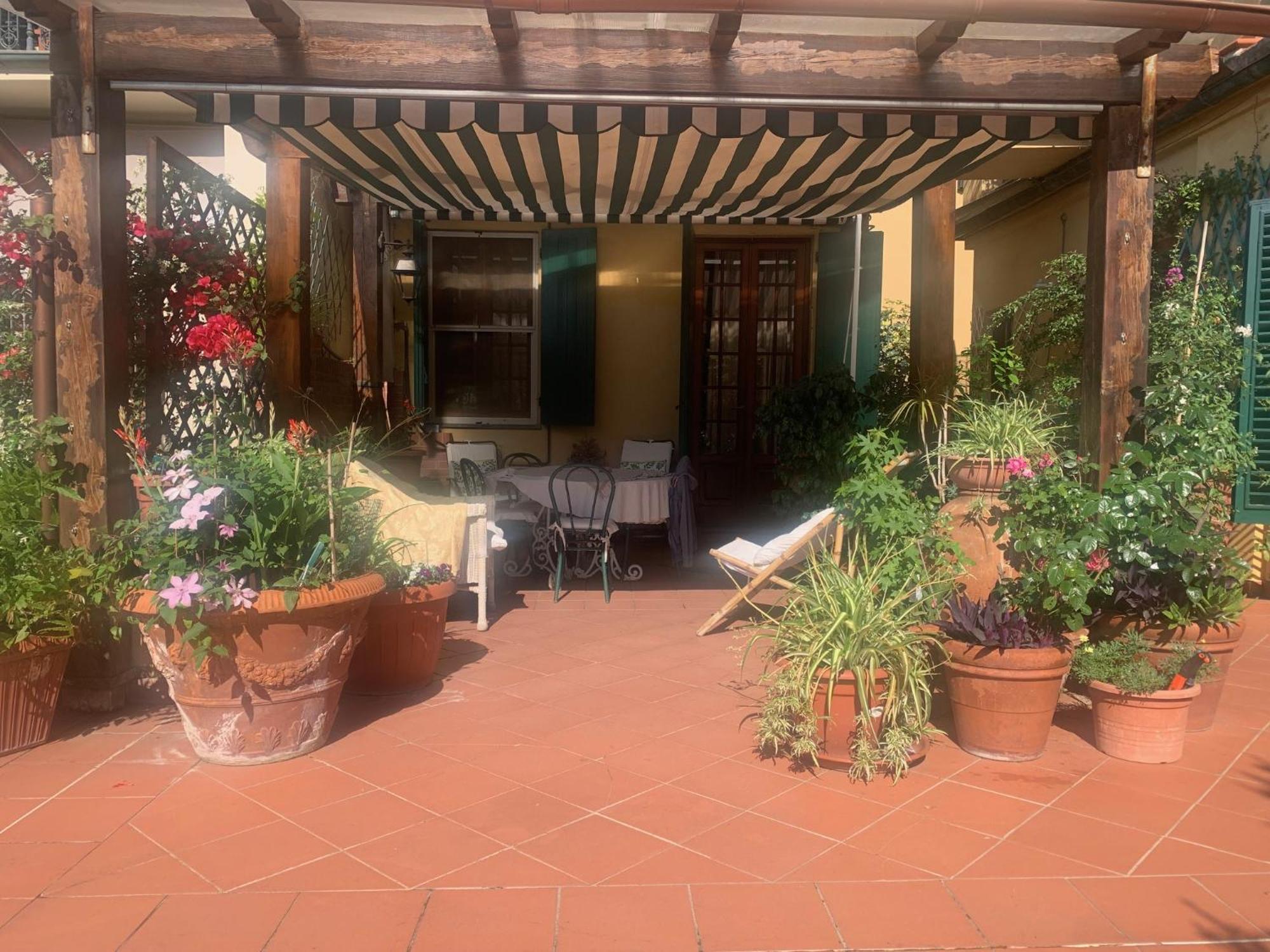 ルッカLa Terrazza Da Ernestinaアパートメント エクステリア 写真