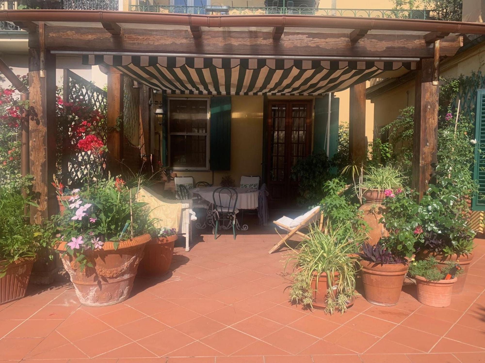 ルッカLa Terrazza Da Ernestinaアパートメント エクステリア 写真