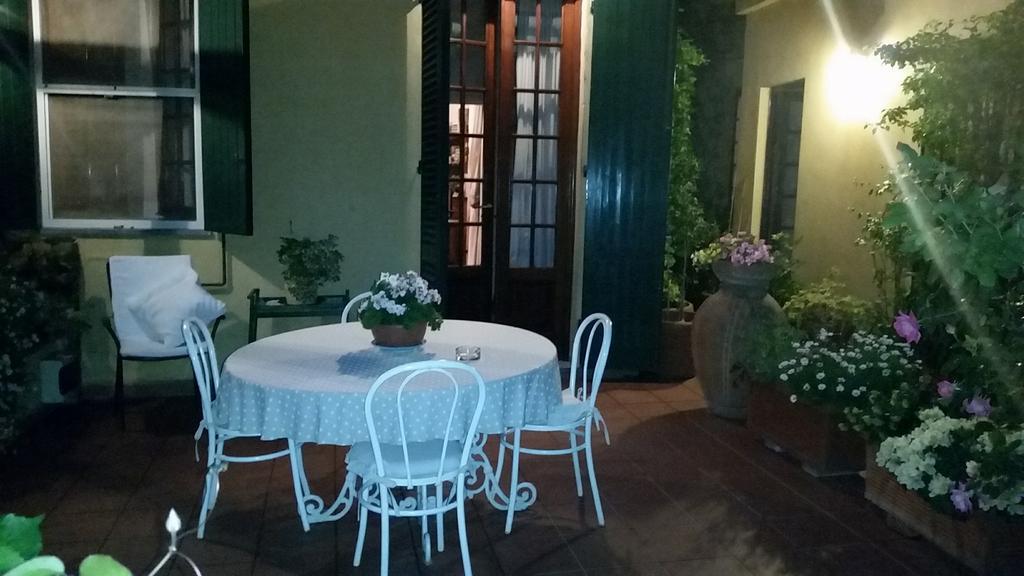 ルッカLa Terrazza Da Ernestinaアパートメント エクステリア 写真
