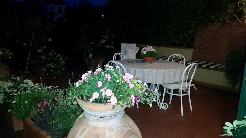 ルッカLa Terrazza Da Ernestinaアパートメント エクステリア 写真